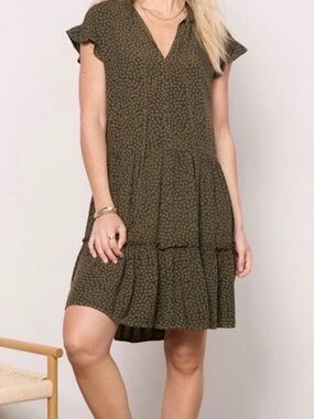 Sundry Olive Micro-Print Clover V-Neck Tiered Mini Dress Small